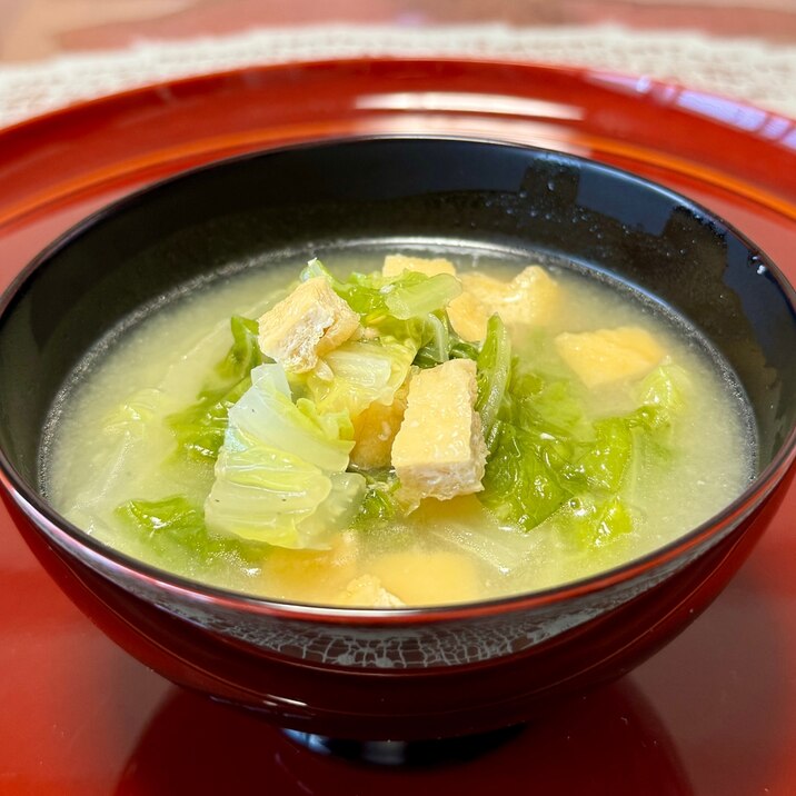 シンプルにꈍ◡ꈍ白菜と京京あげの☆味噌汁